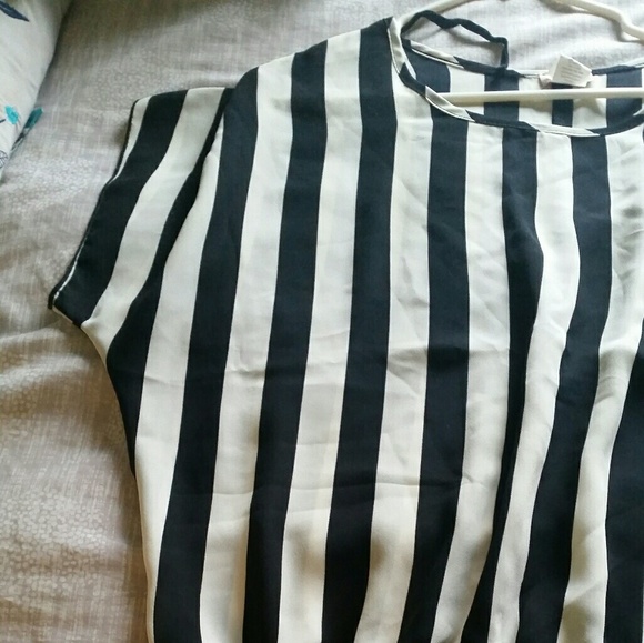 Womens top - Picture 2 of 3